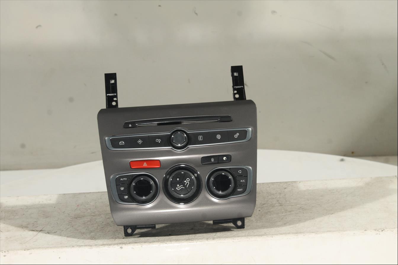 Mando control pantalla informacion