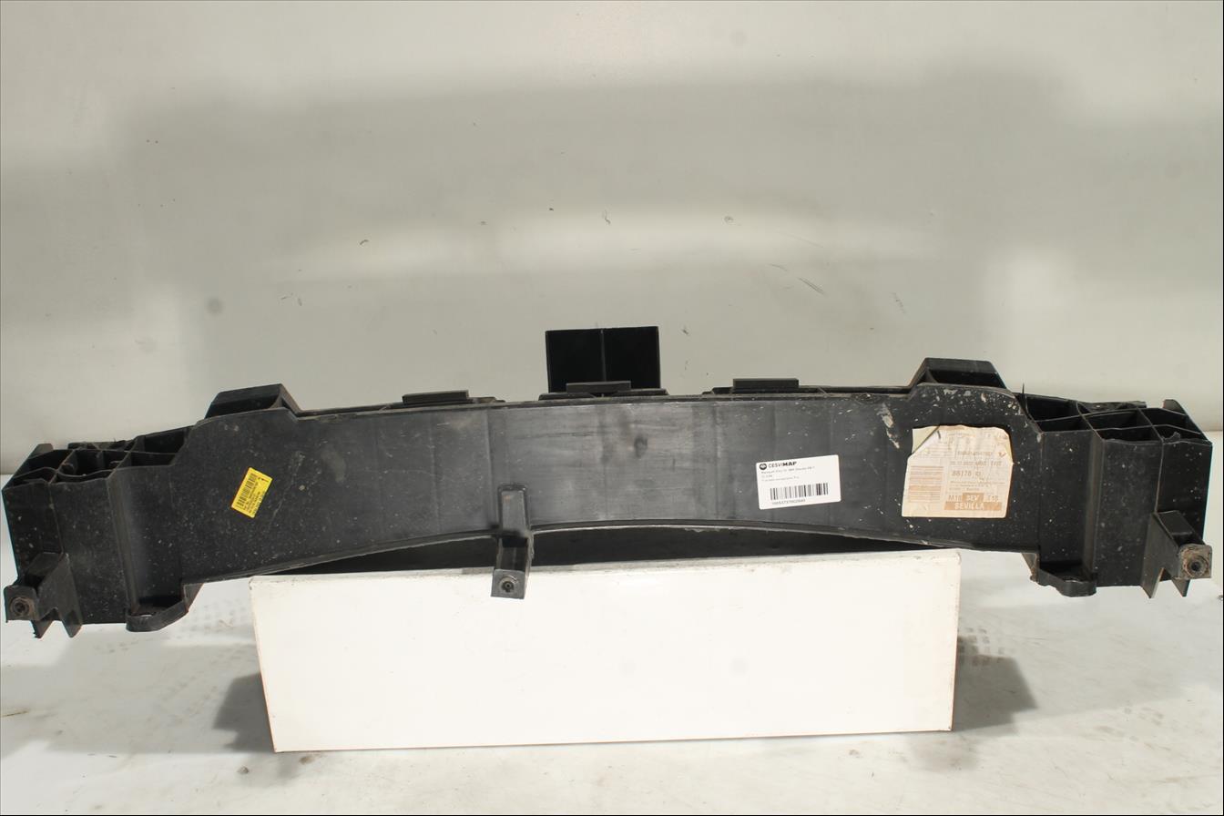 Traviesa paragolpes Tra.