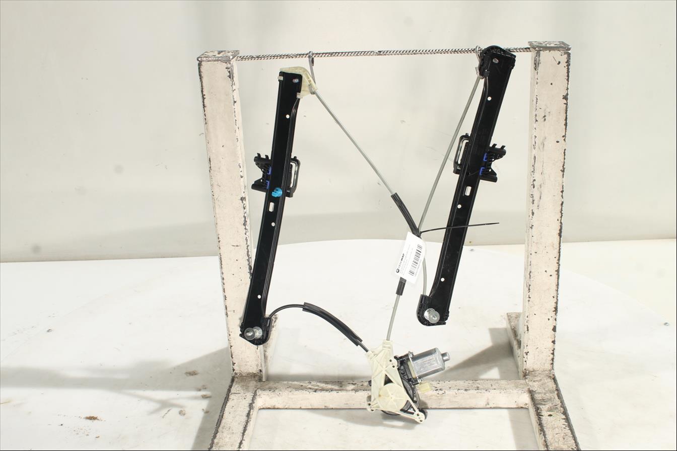 Elevalunas eléctrico puerta Del. Der.