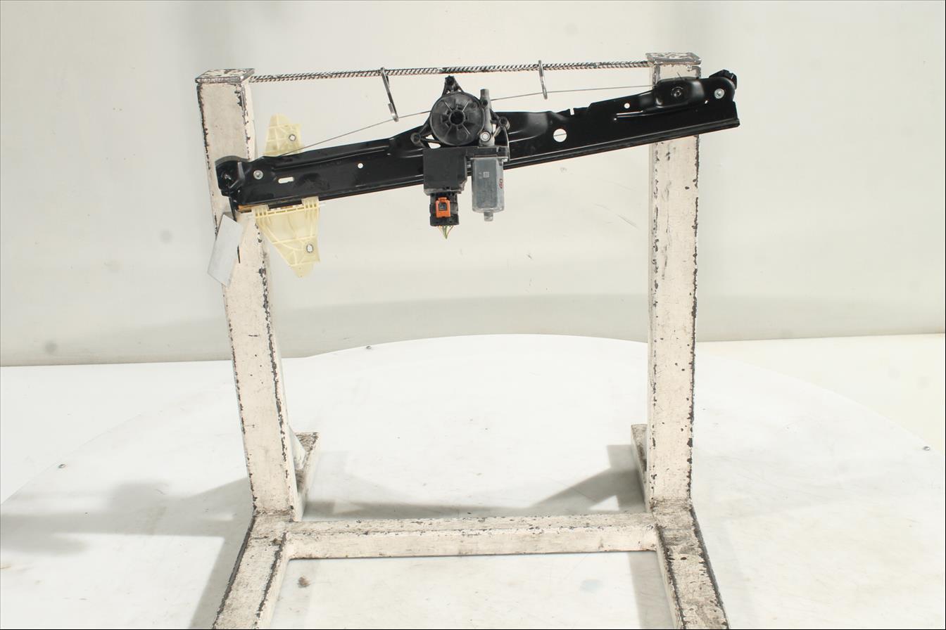 Elevalunas eléctrico puerta Del. Der.