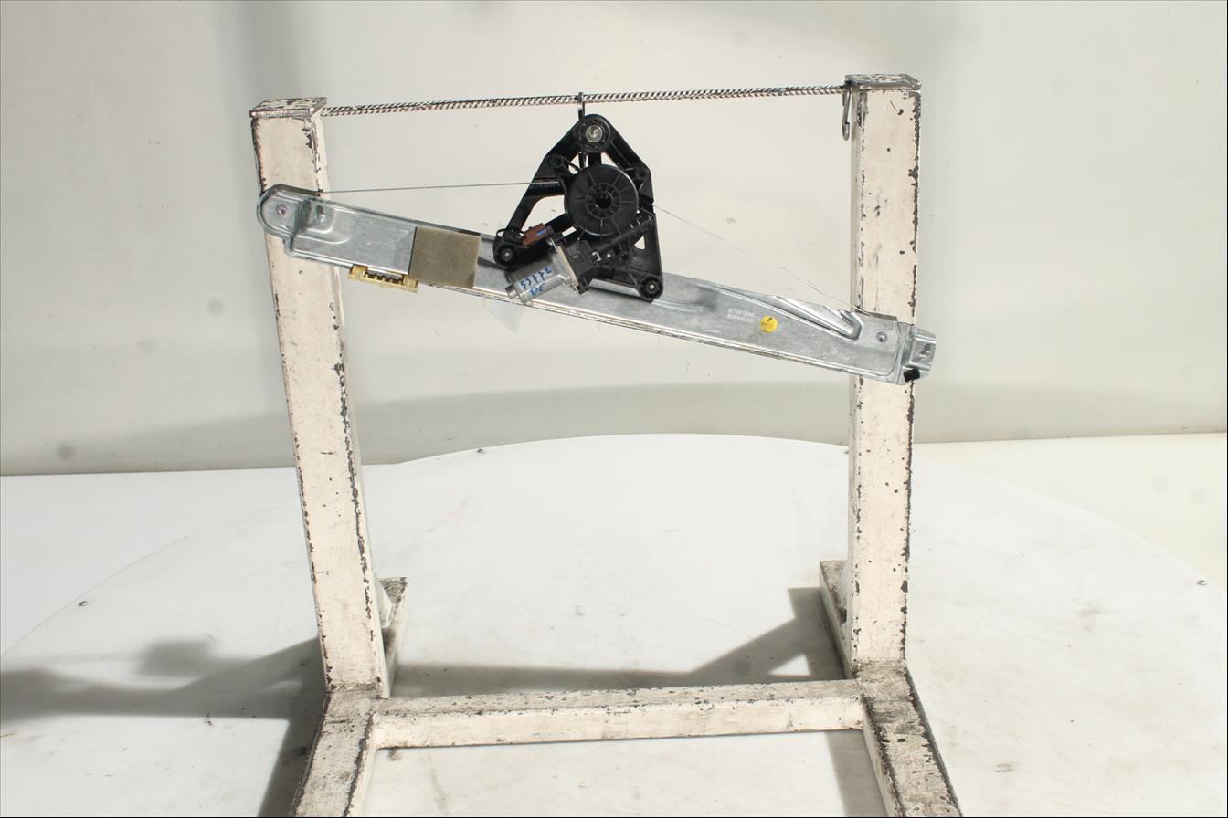 Elevalunas eléctrico puerta Del. Der.