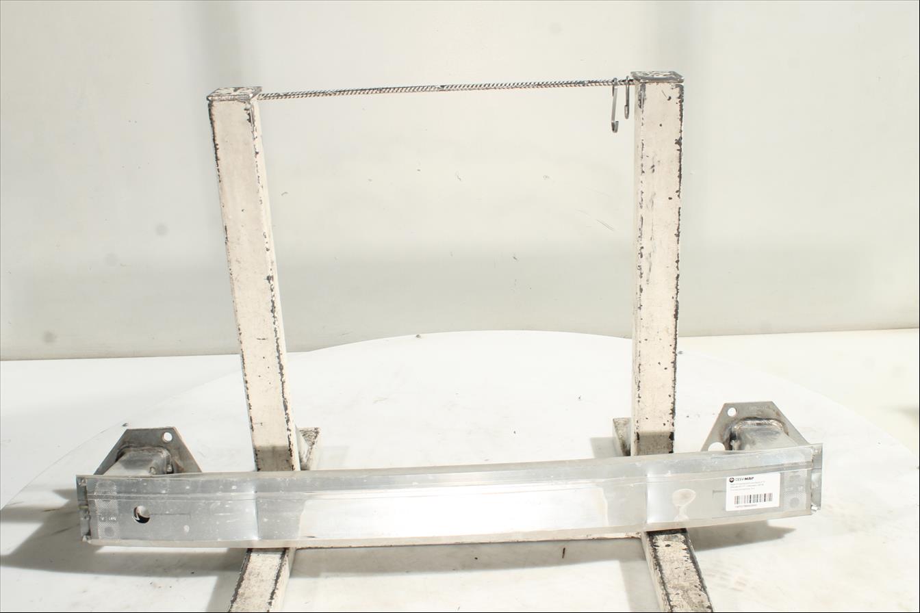 Traviesa paragolpes Tra.