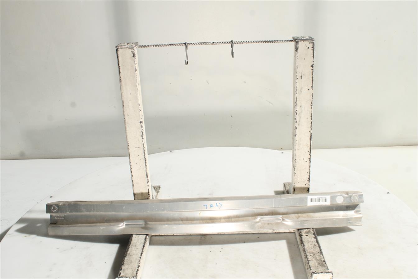 Traviesa paragolpes Tra.