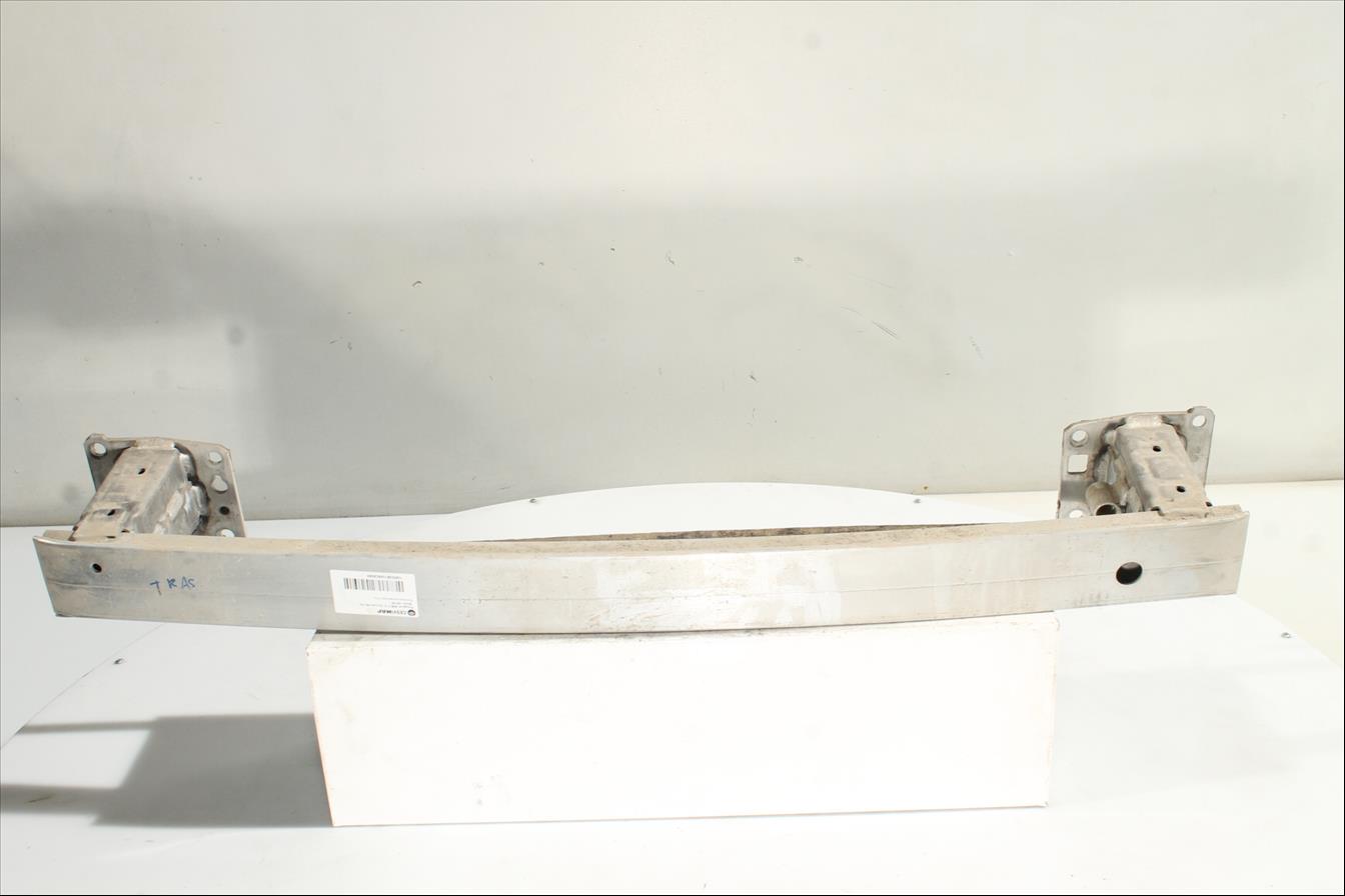 Traviesa paragolpes Tra.