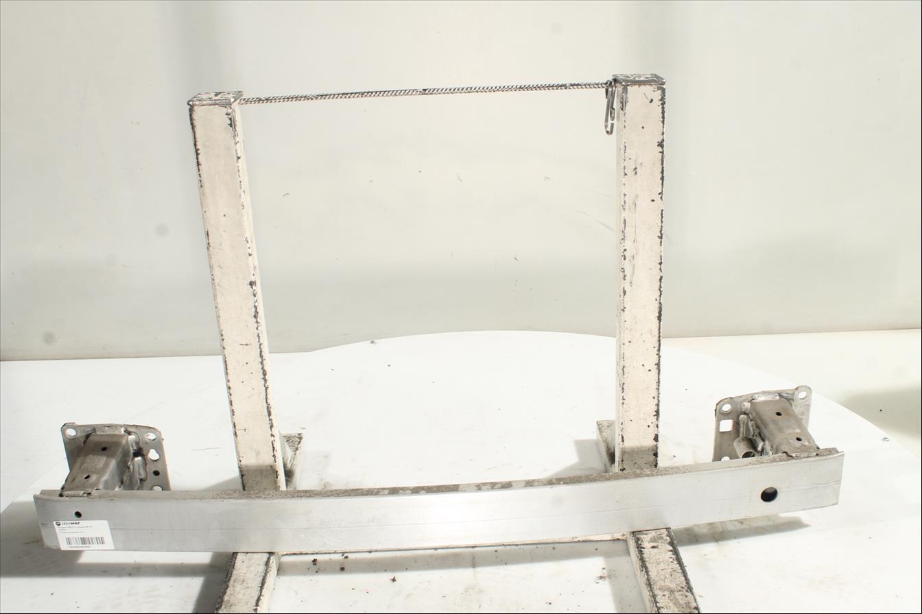 Traviesa paragolpes Tra.