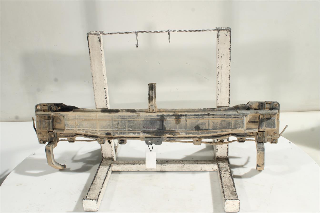 Traviesa paragolpes Tra.
