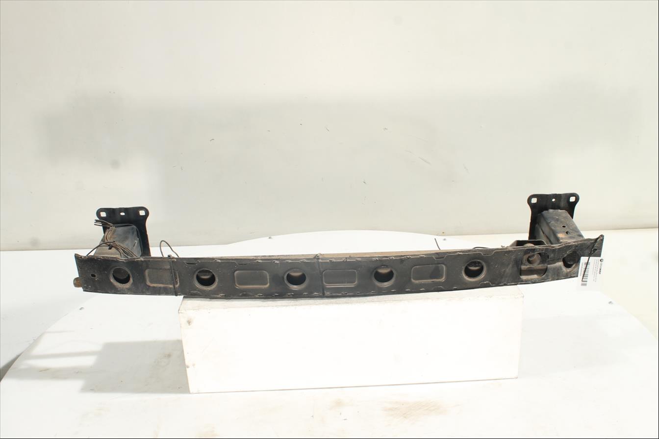 Traviesa paragolpes Tra.