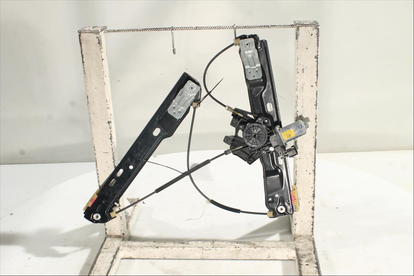 Elevalunas eléctrico puerta Del. Der.
