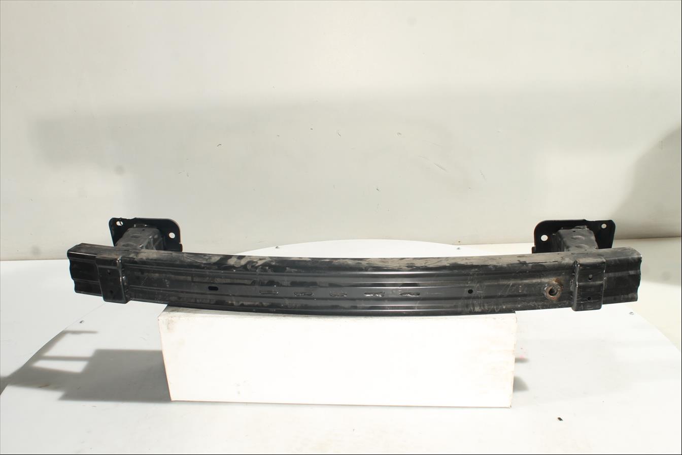 Traviesa paragolpes Tra.