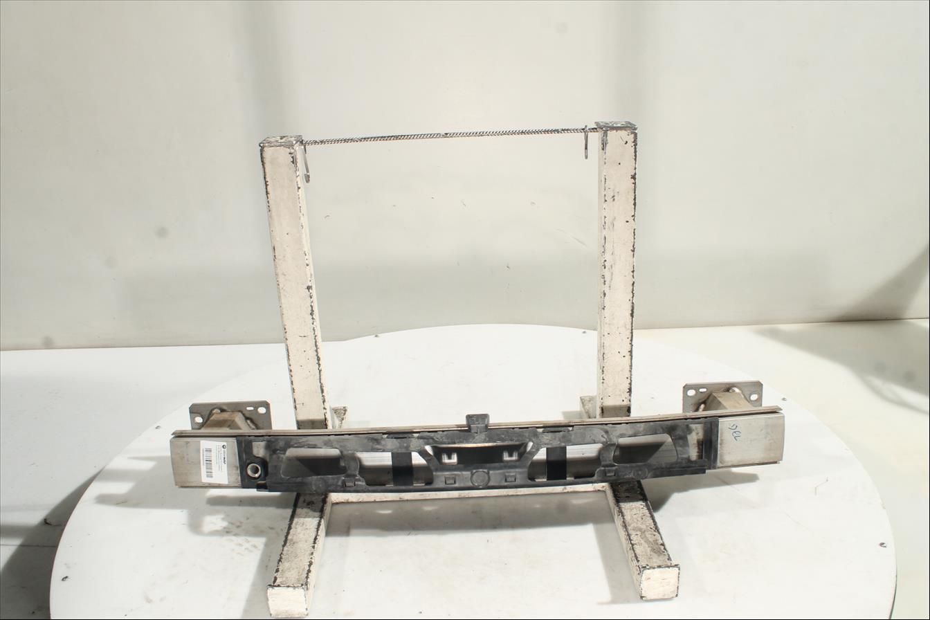 Traviesa paragolpes Del.