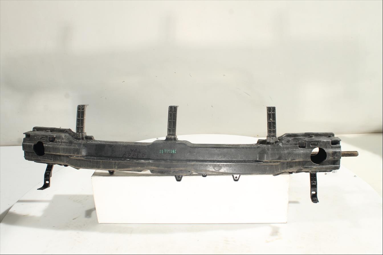 Traviesa paragolpes Tra.