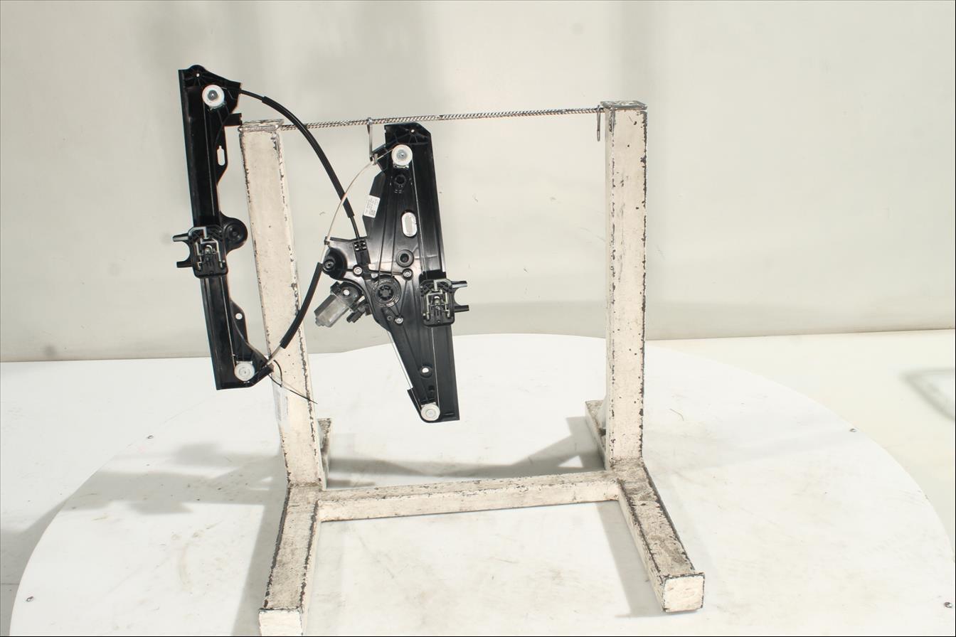 Elevalunas eléctrico puerta Del. Der.