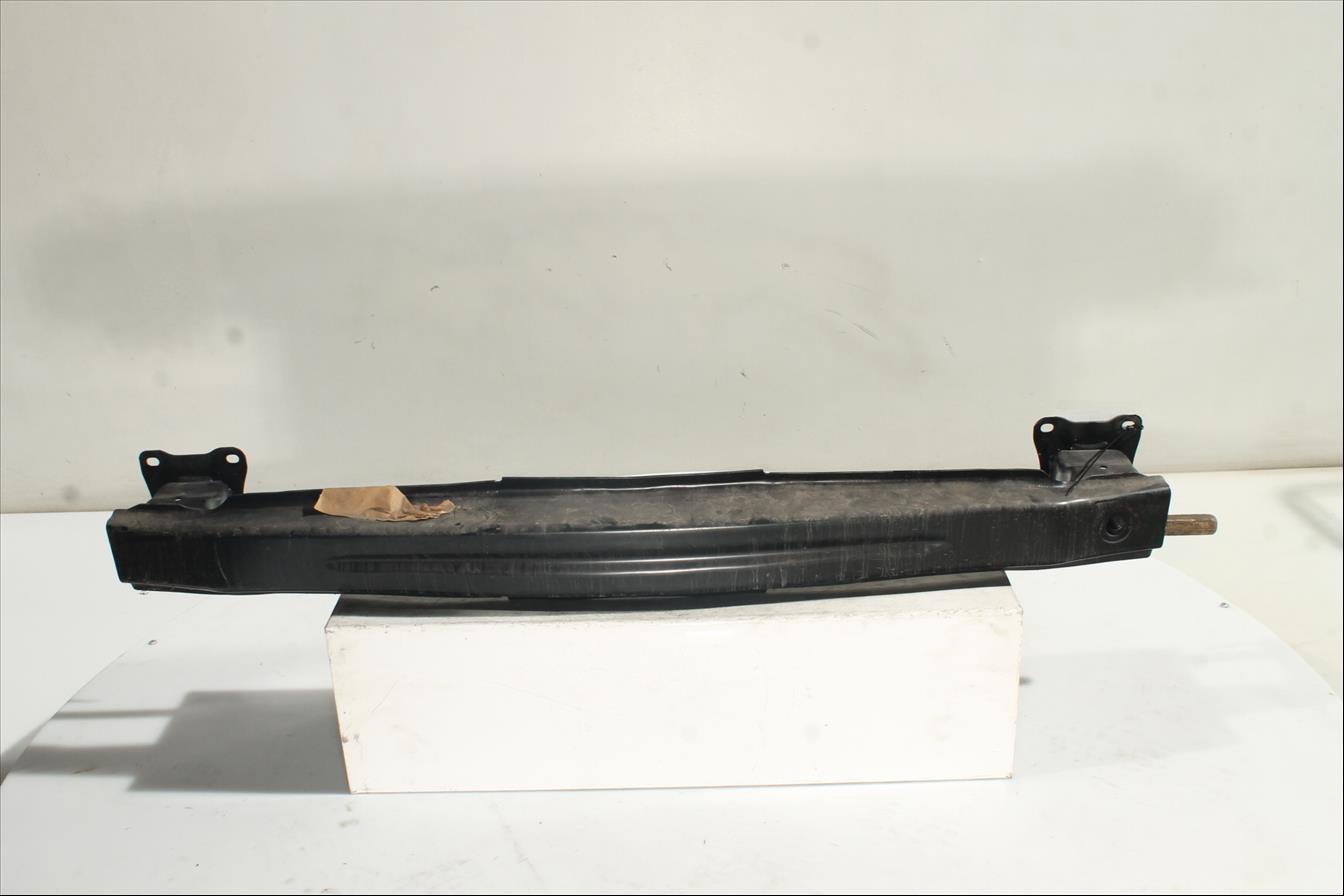 Traviesa paragolpes Tra.