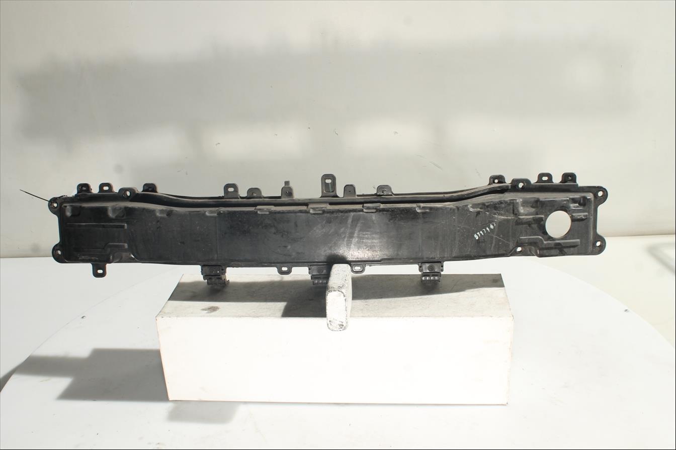 Traviesa paragolpes Tra.