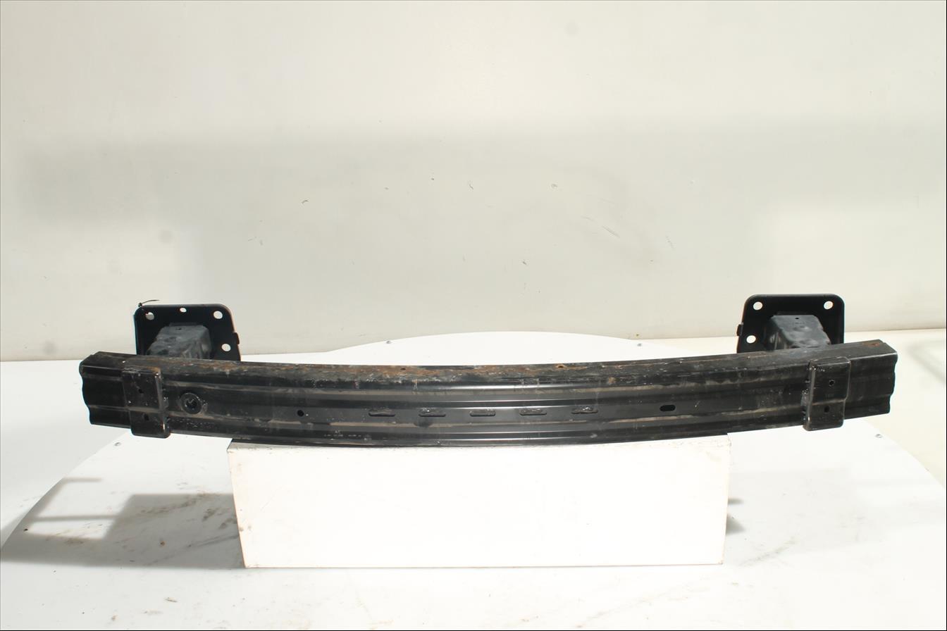 Traviesa paragolpes Tra.