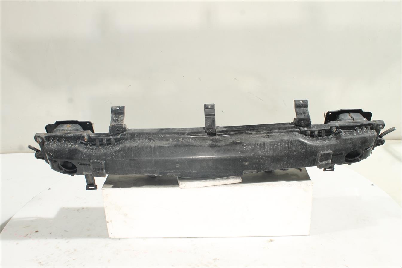 Traviesa paragolpes Tra.