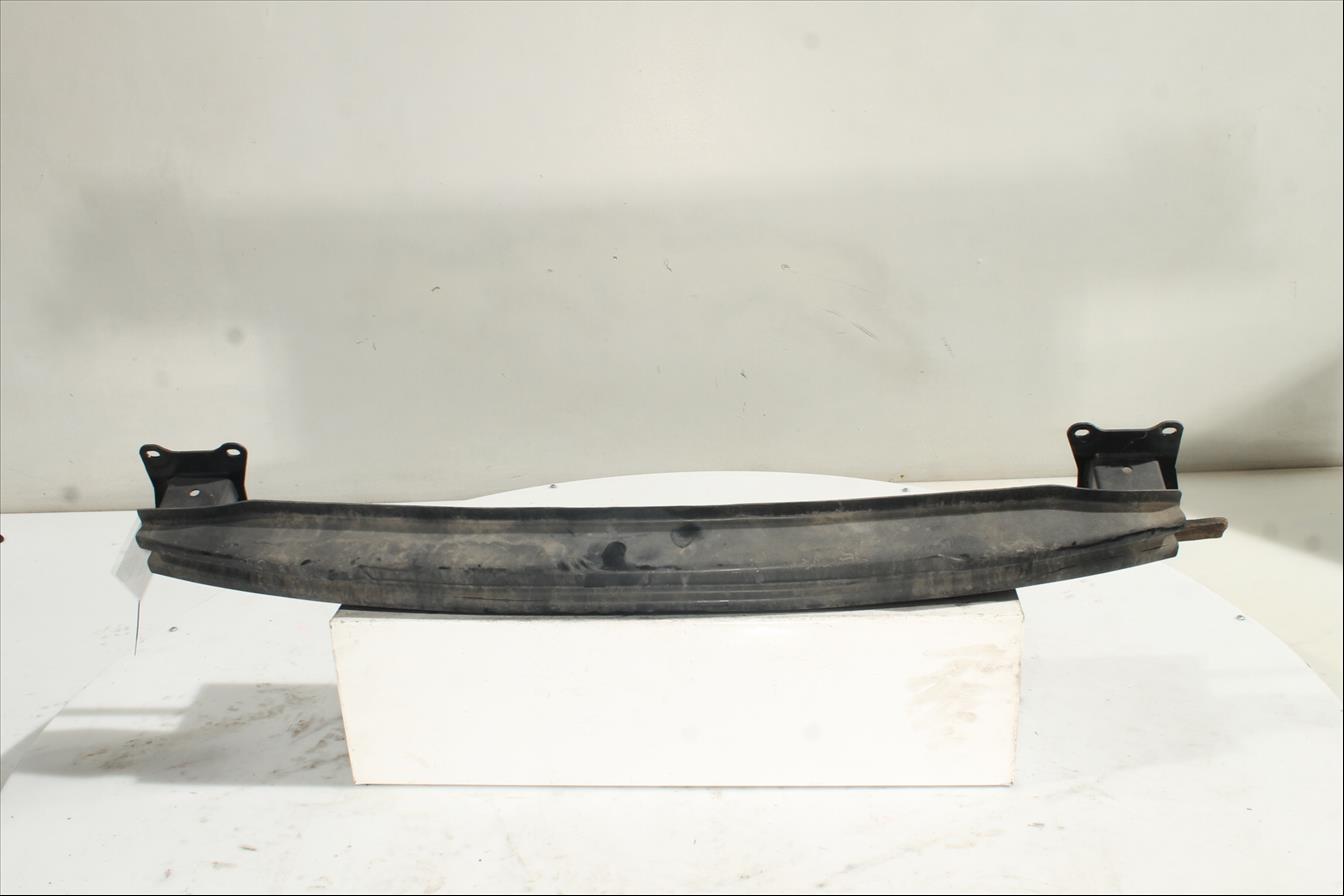 Traviesa paragolpes Tra.