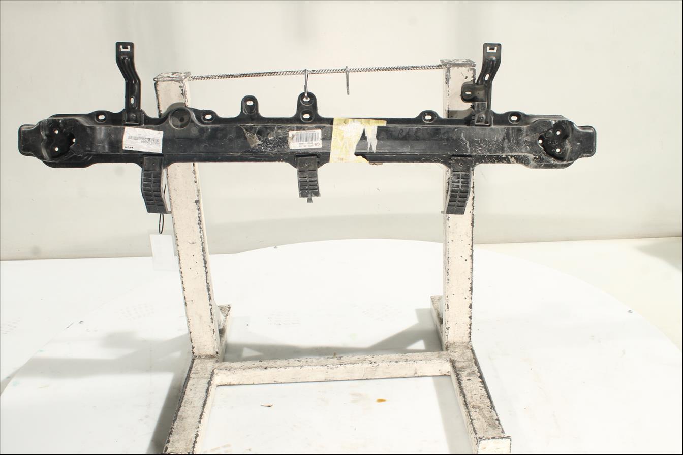 Traviesa paragolpes Tra.
