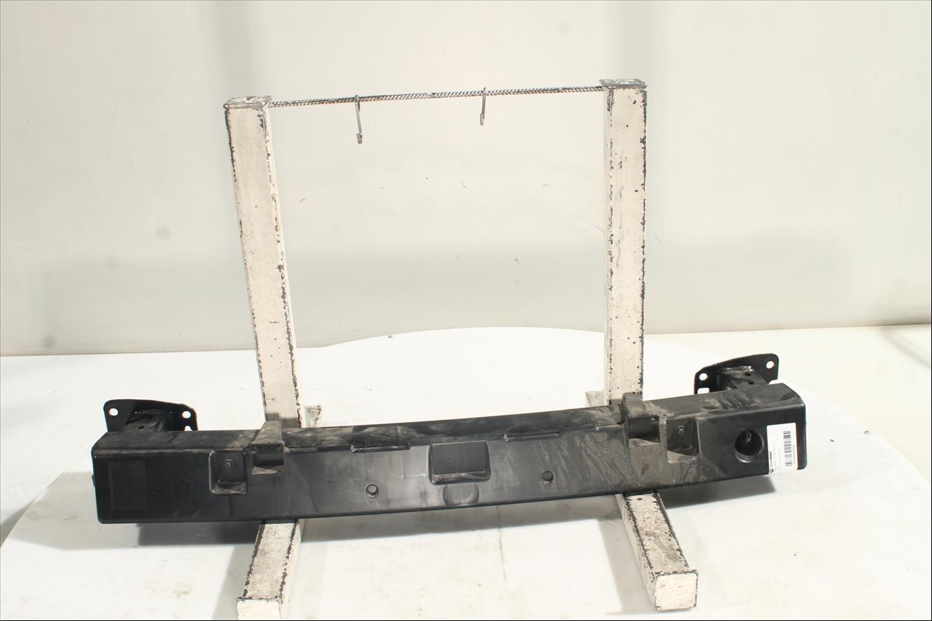 Traviesa paragolpes Tra.