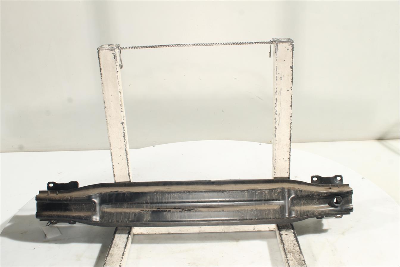 Traviesa paragolpes Tra.