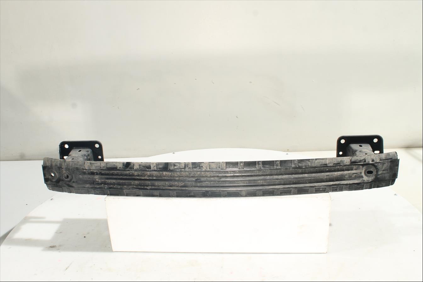 Traviesa paragolpes Tra.