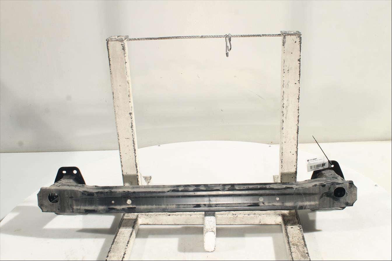 Traviesa paragolpes Tra.