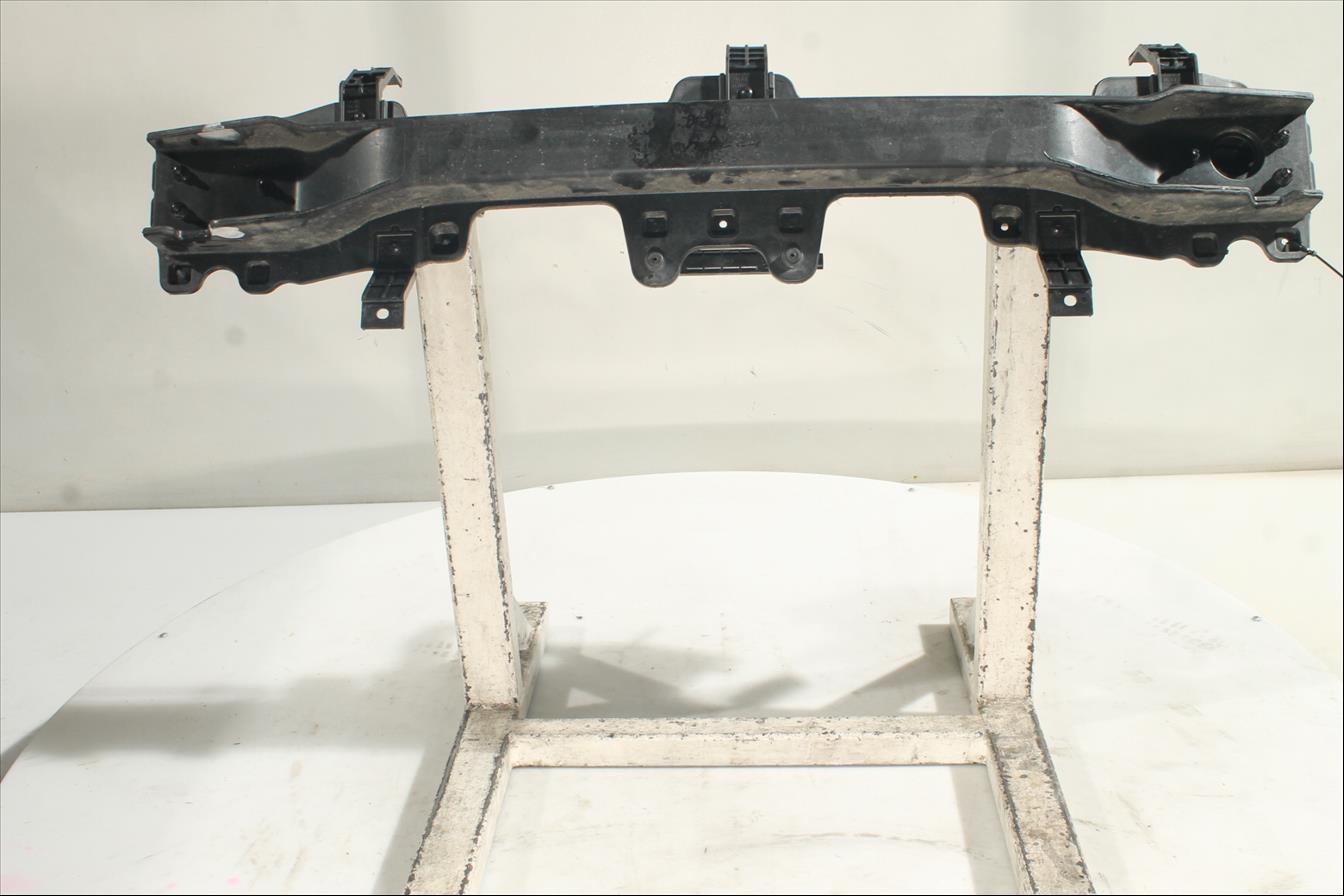 Traviesa paragolpes Tra.