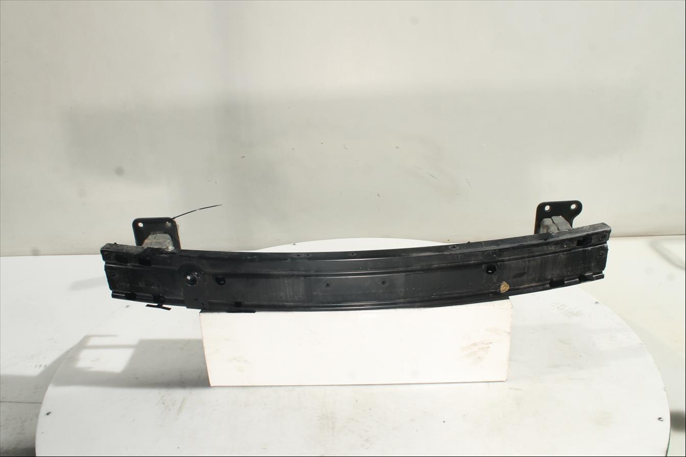 Traviesa paragolpes Del.