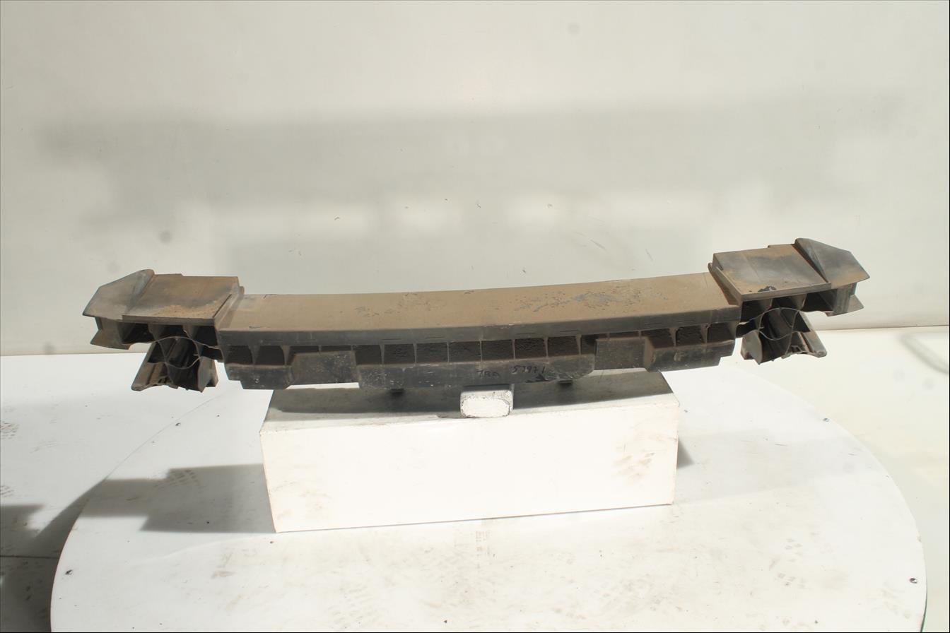 Traviesa paragolpes Tra.