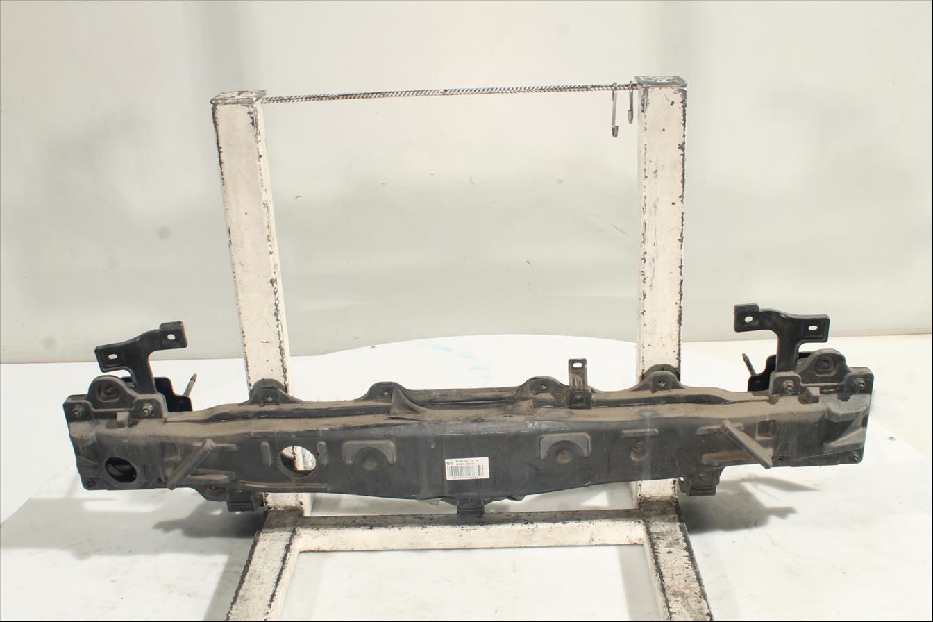 Traviesa paragolpes Tra.