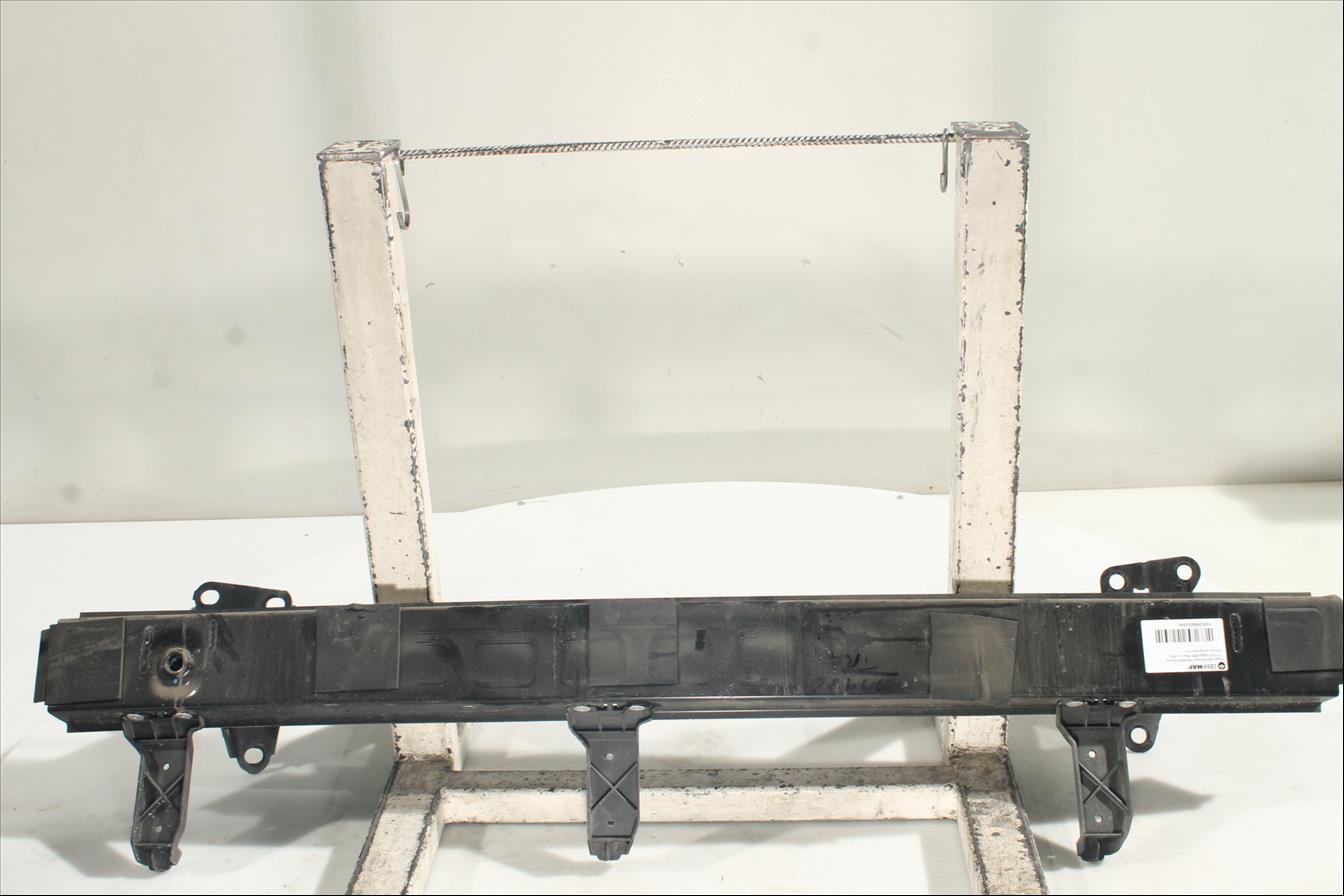Traviesa paragolpes Tra.