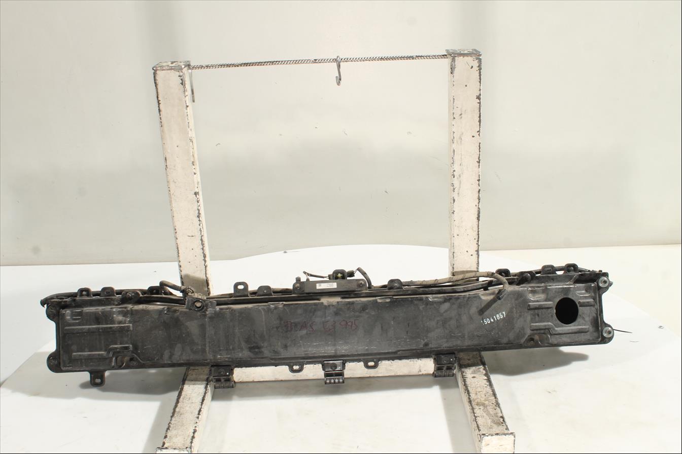 Traviesa paragolpes Tra.