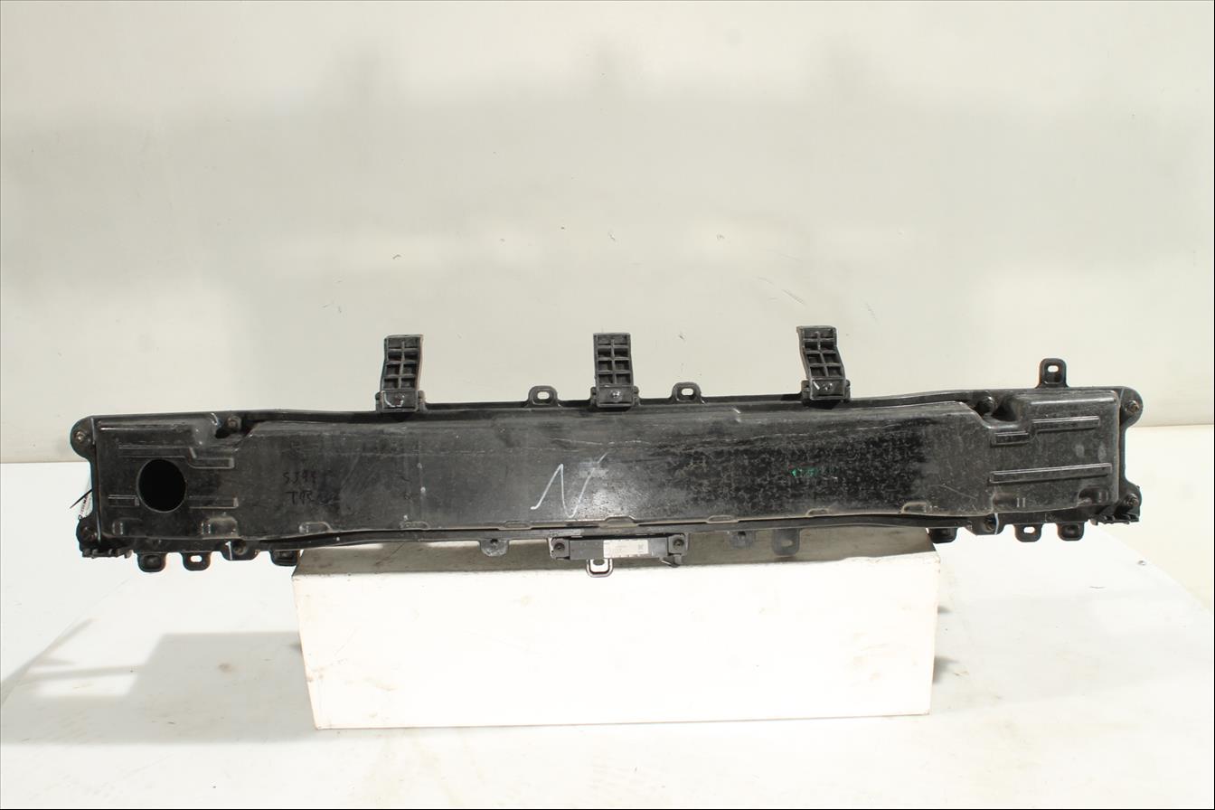 Traviesa paragolpes Tra.