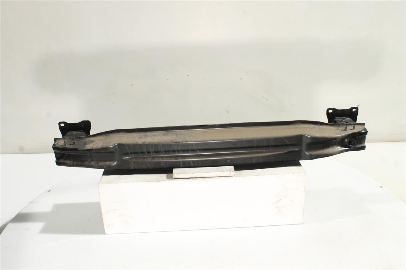 Traviesa paragolpes Tra.