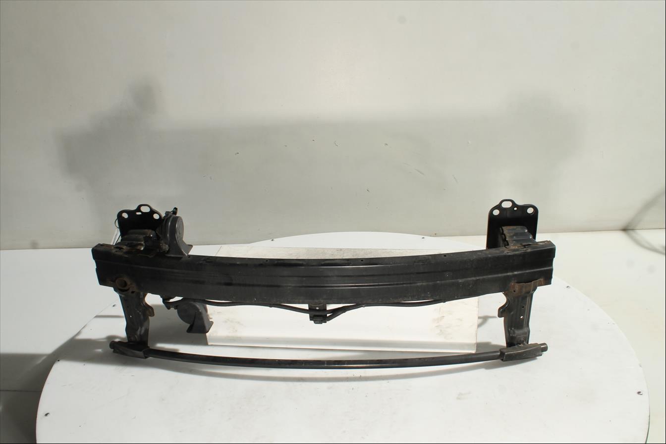 Traviesa paragolpes Del.