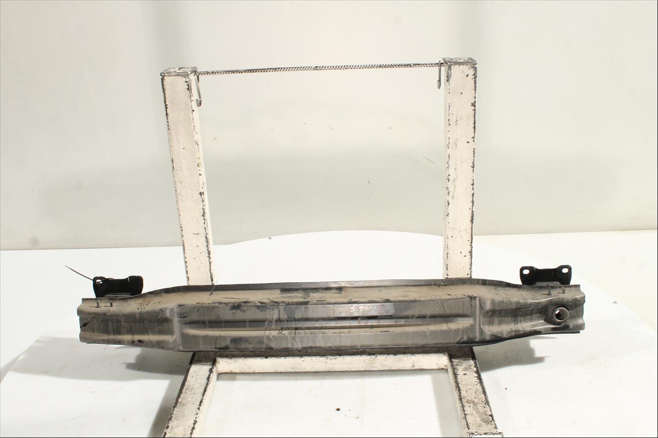 Traviesa paragolpes Tra.