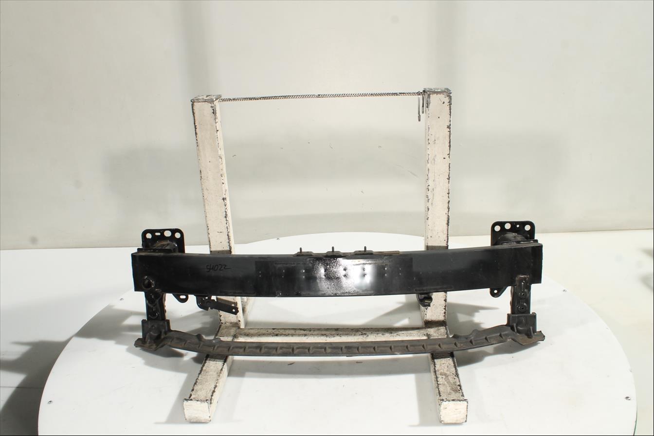 Traviesa paragolpes Del.