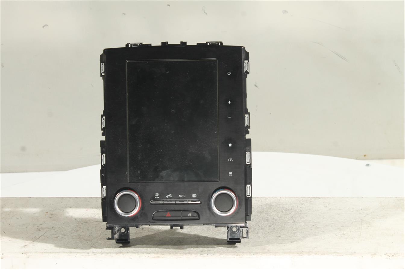 Display multimedia
