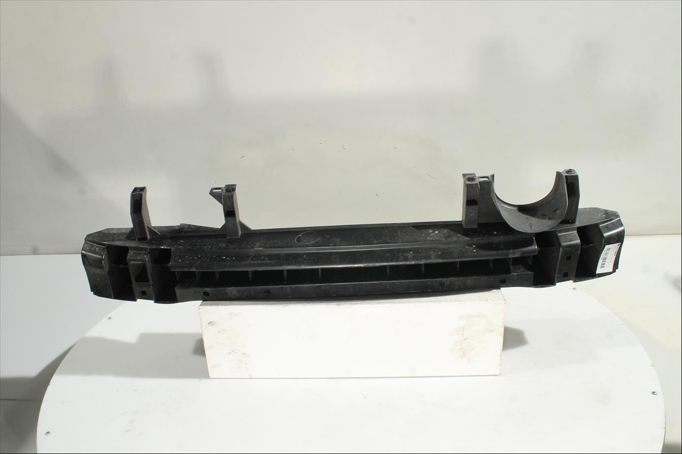 Traviesa paragolpes Tra.