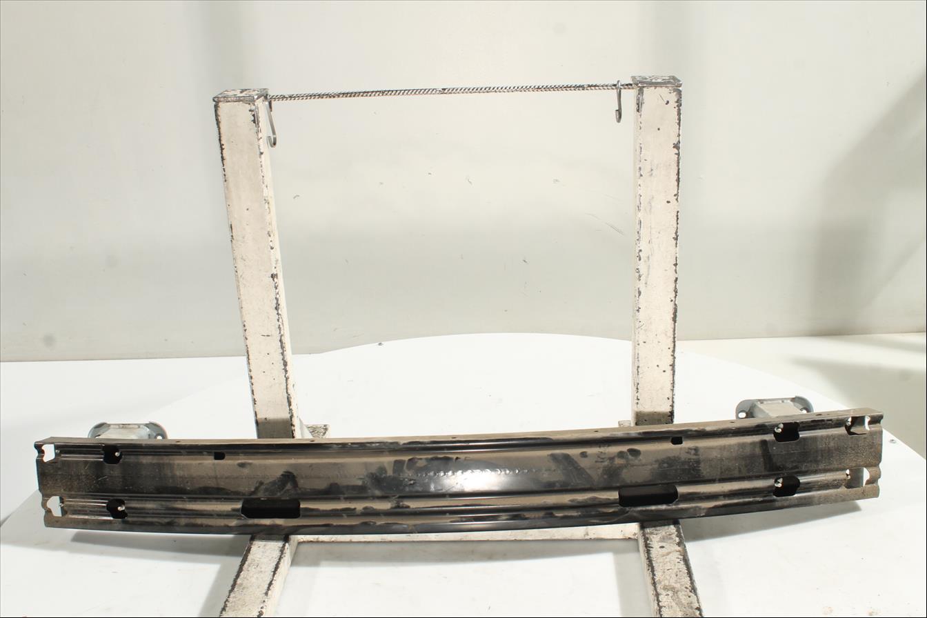 Traviesa paragolpes Tra.