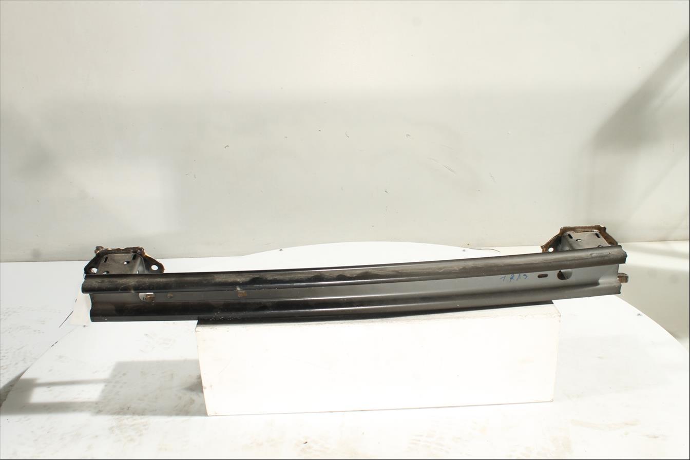 Traviesa paragolpes Tra.