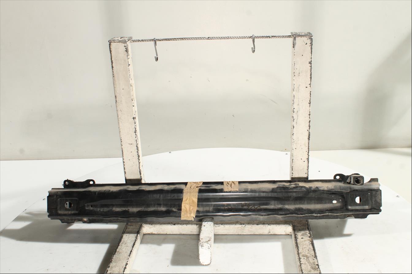 Traviesa paragolpes Tra.