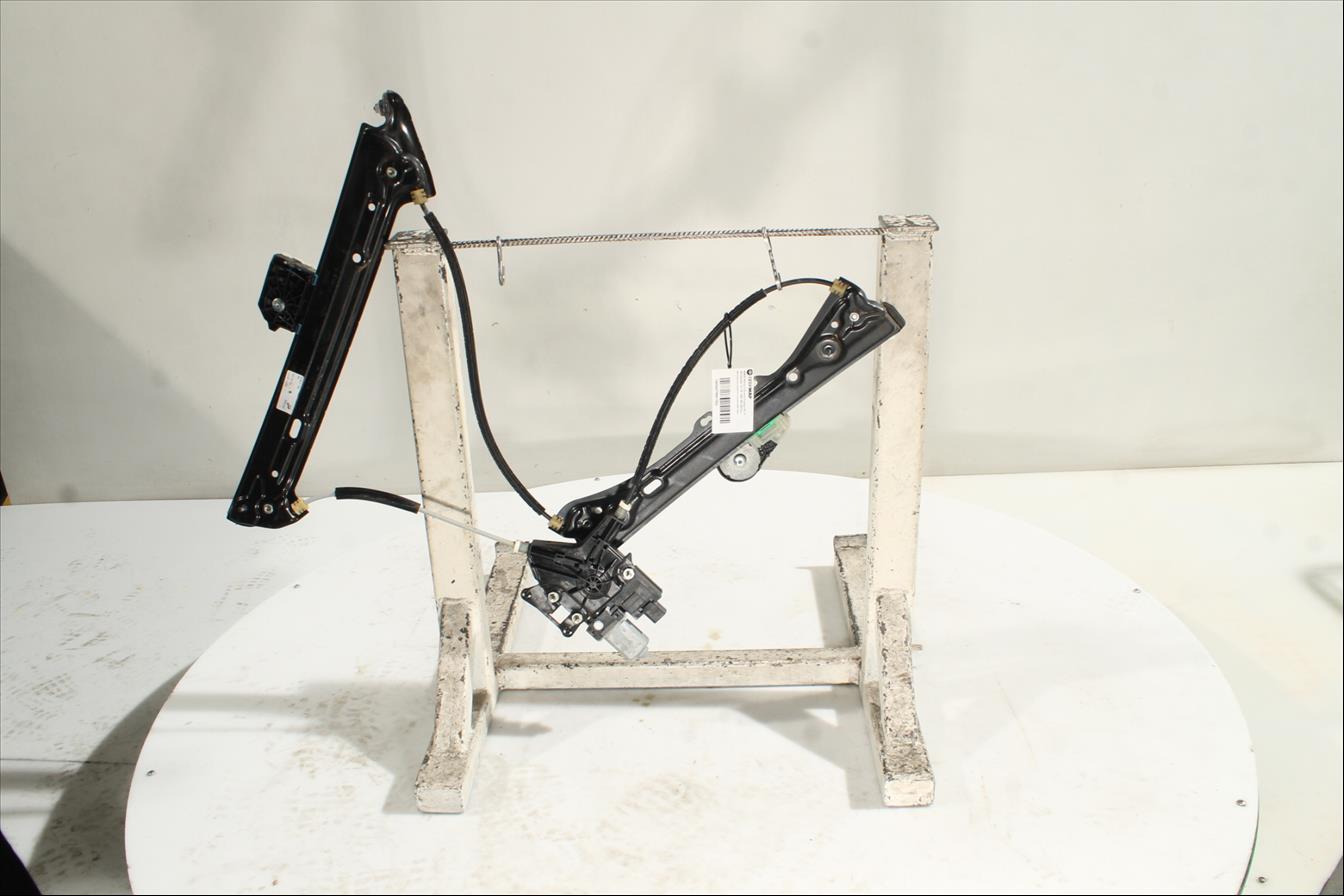 Elevalunas eléctrico puerta Del. Der.