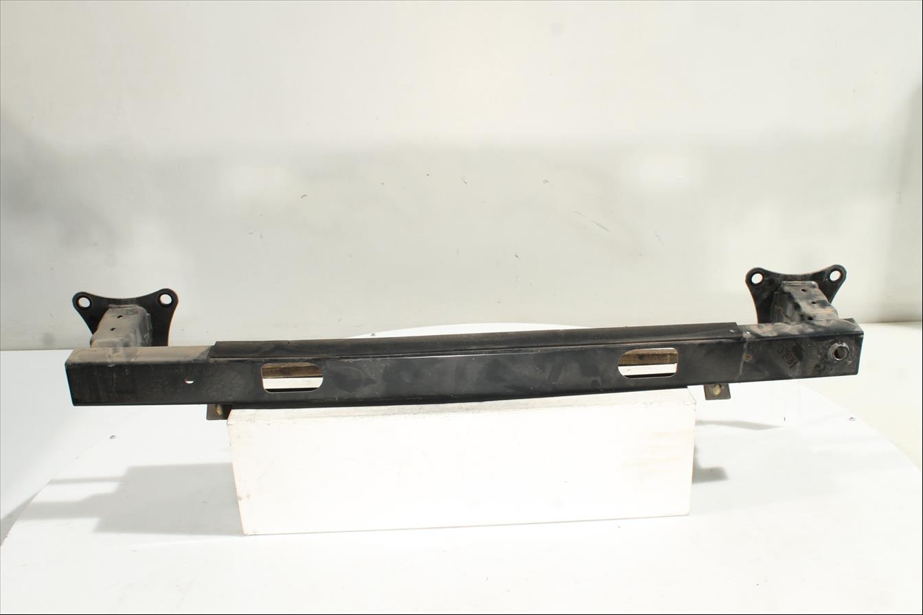Traviesa paragolpes Tra.