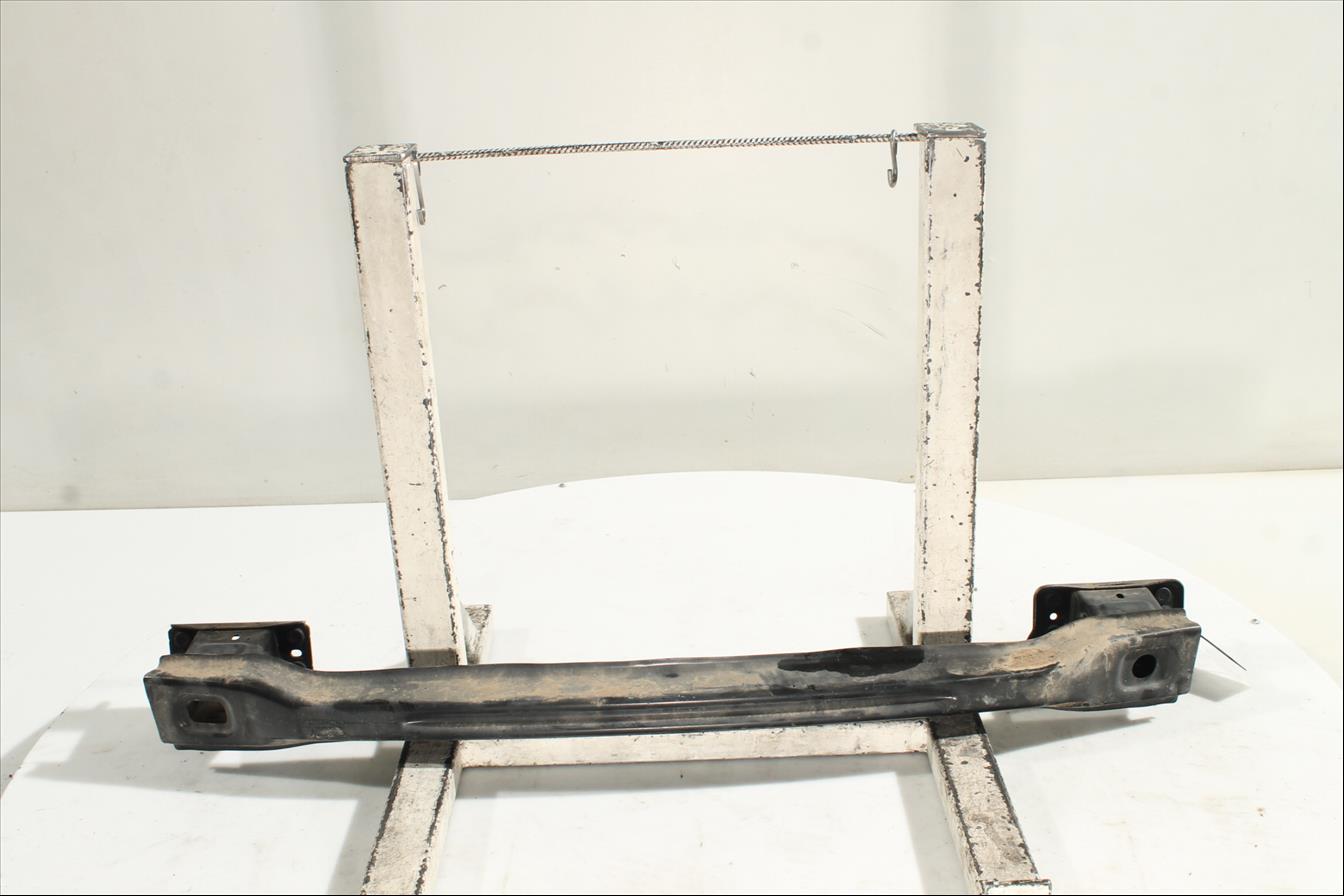 Traviesa paragolpes Tra.