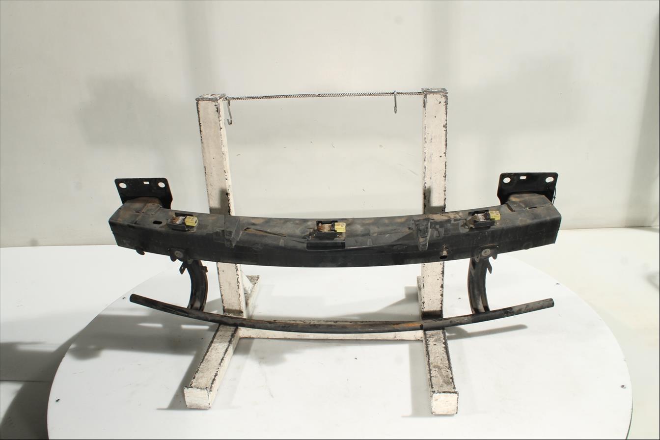 Traviesa paragolpes Del.
