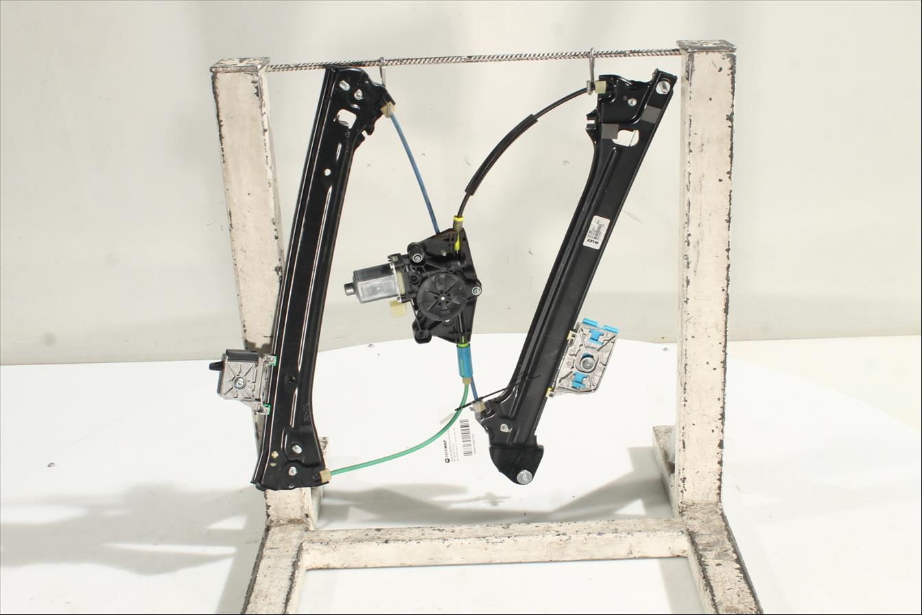 Elevalunas eléctrico puerta Del. Der.