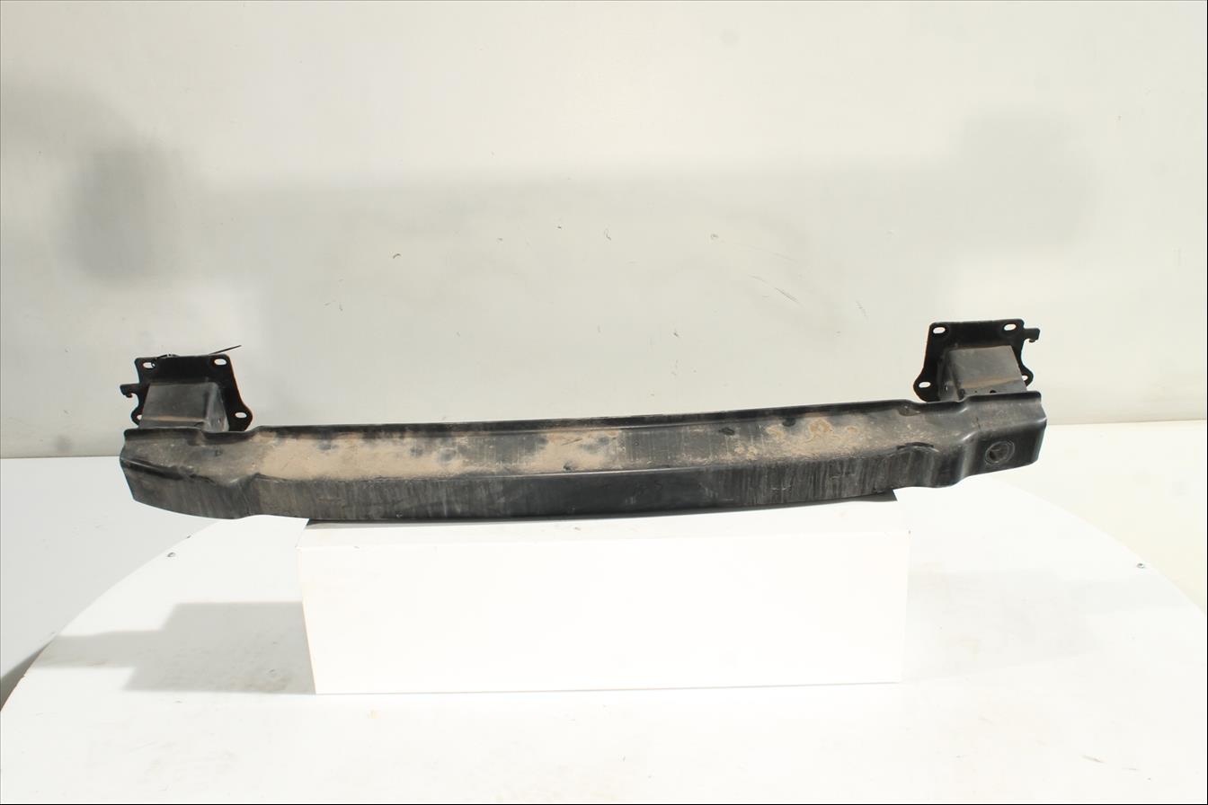Traviesa paragolpes Tra.