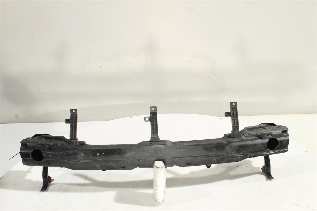 Traviesa paragolpes Tra.