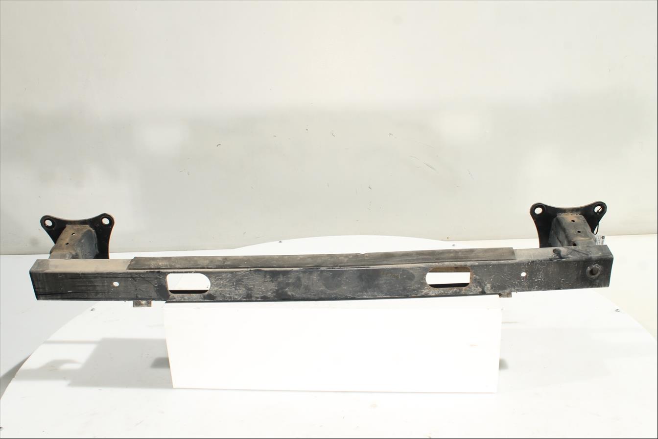 Traviesa paragolpes Tra.